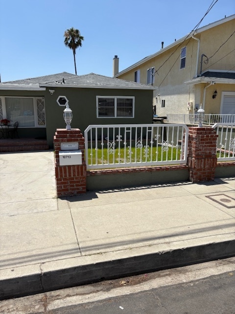 Primary Photo - 10715 Helendale Ave
