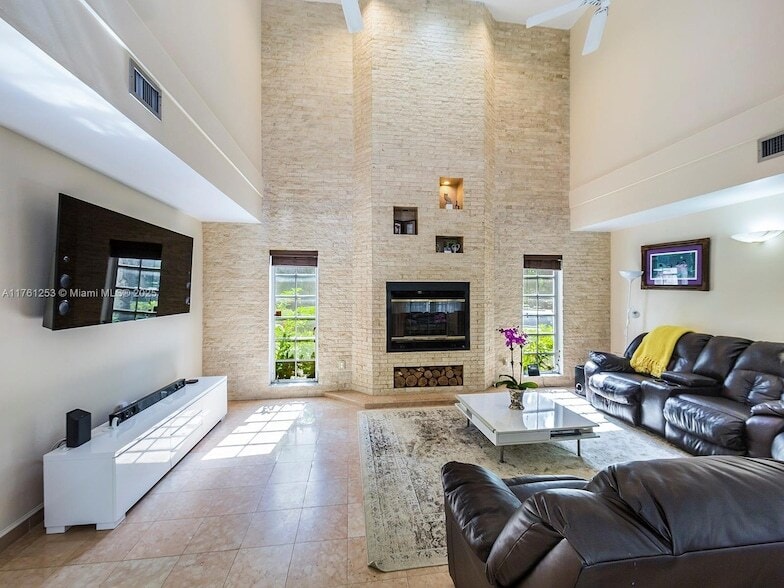 Photo - 650 Alcazar Ave