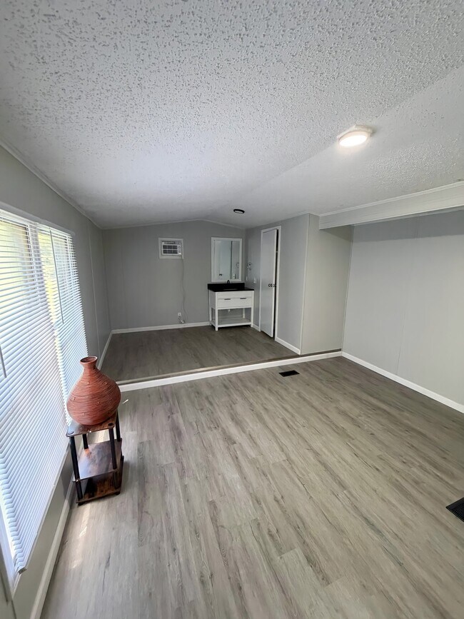 Building Photo - 74 Deerwood Park