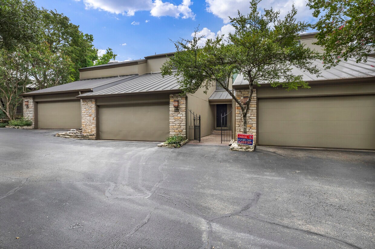 Primary Photo - 1821 Westlake Dr