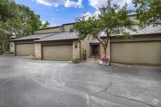 Building Photo - 1821 Westlake Dr