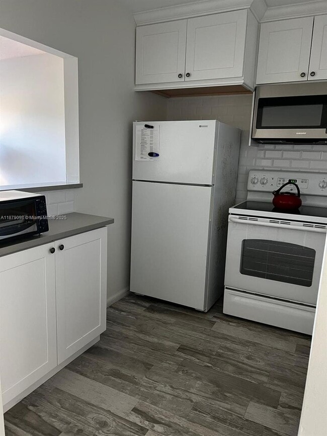 Building Photo - 22 Brighton A