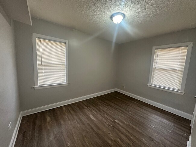 Dormitorio 1 - 12227 S Throop St