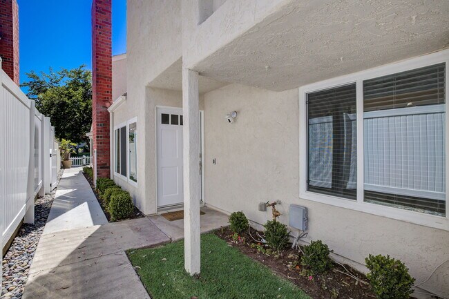 Building Photo - 22421 Overlake