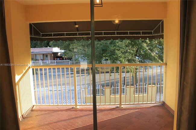 Foto del edificio - 971 E 18th St