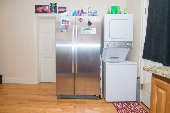 Foto del edificio - Amazing Four Bed, Two Bath, available 11/1