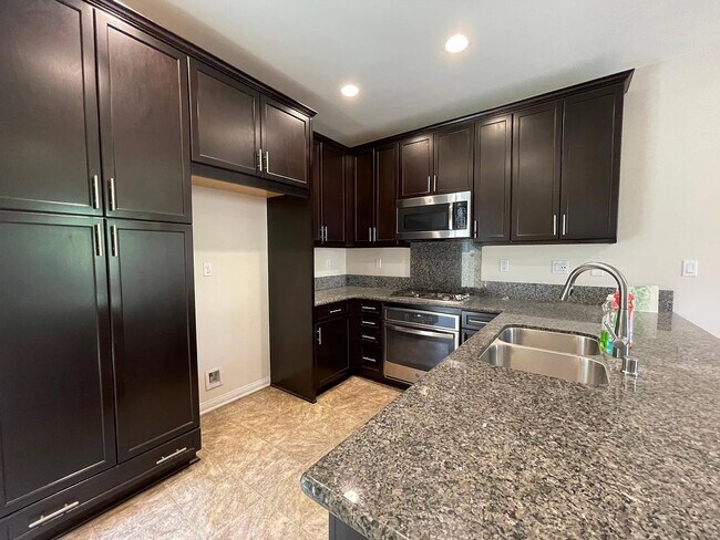 Foto del edificio - 6943 E Riverside Dr