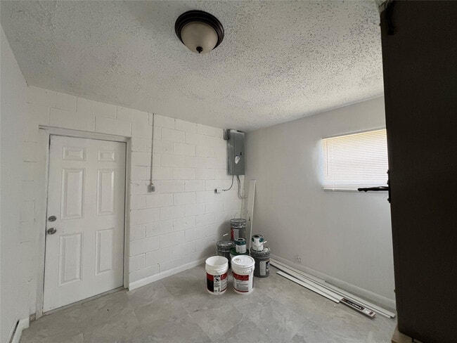 Building Photo - 308 Essex Dr