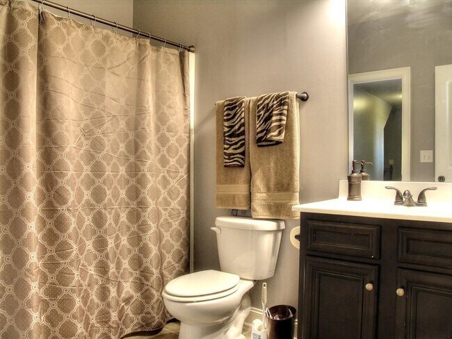 Foto del edificio - 284 Fairway Dr