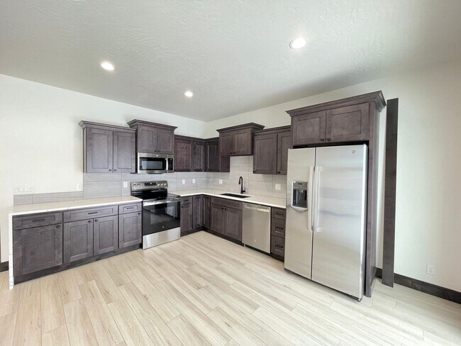 Foto del edificio - Brand New Hayden Townhome