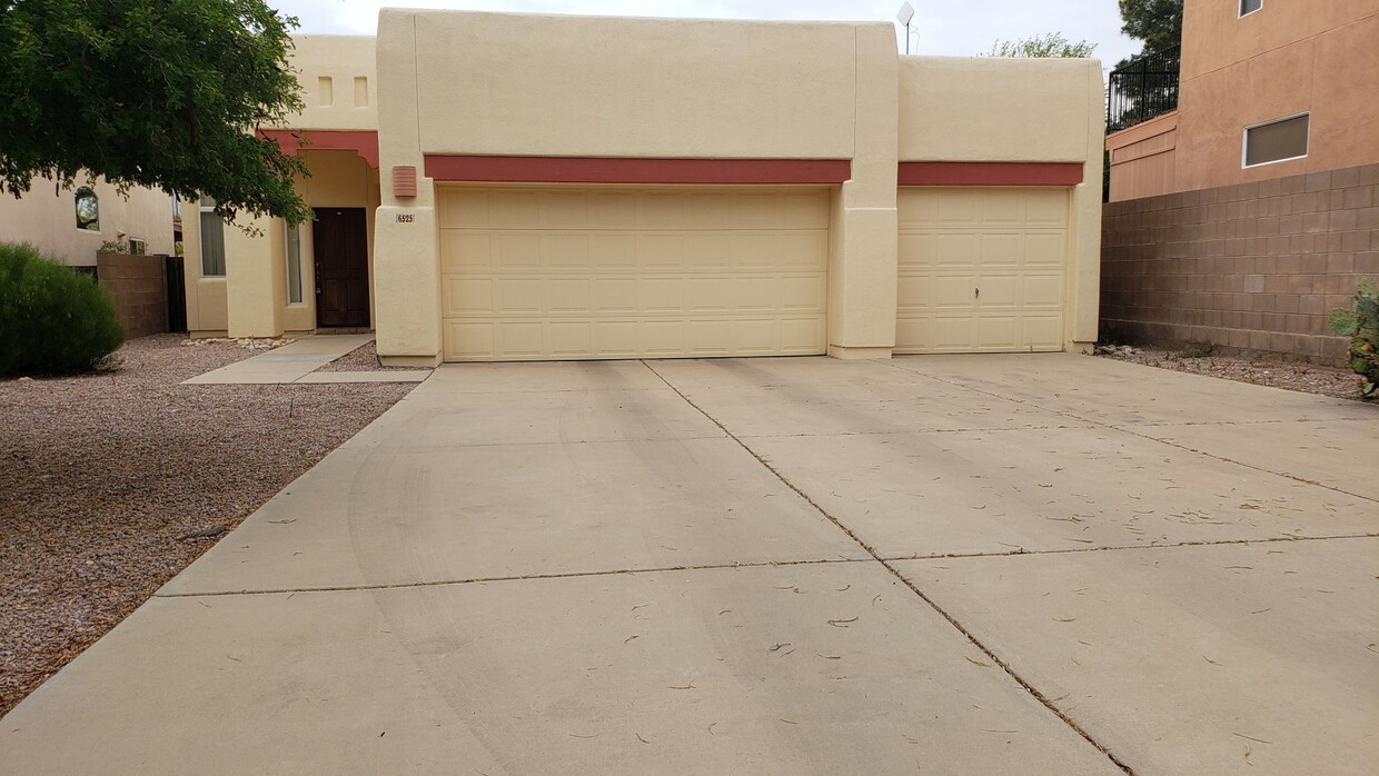 Primary Photo - Furnished 3 Bedroom Home in Foothills with...