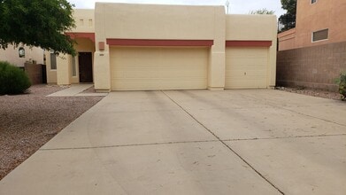 Building Photo - 6525 N Shadow Bluff Dr