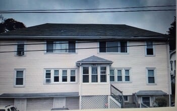 Building Photo - 479 Newport Ave