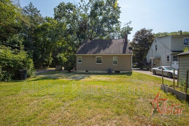 Building Photo - 1617 Osage Ave
