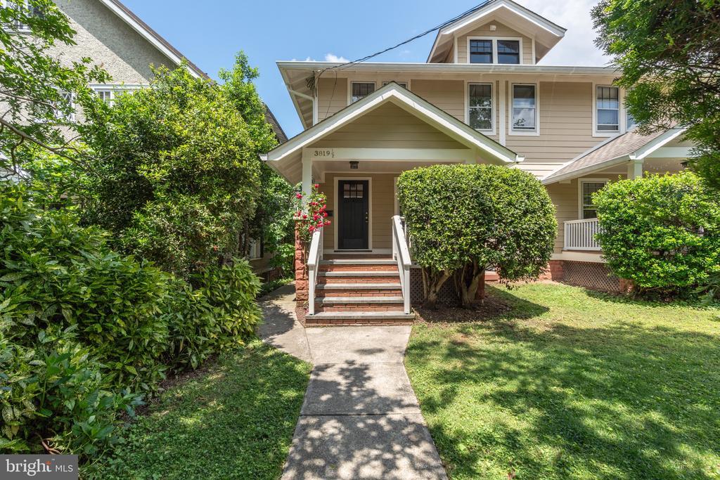 Foto principal - 3819 1/2 Woodley Rd NW