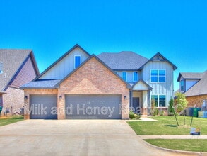Building Photo - 3212 Hayven Cir