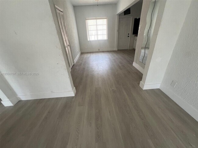 Foto del edificio - 1326 SW 6th St
