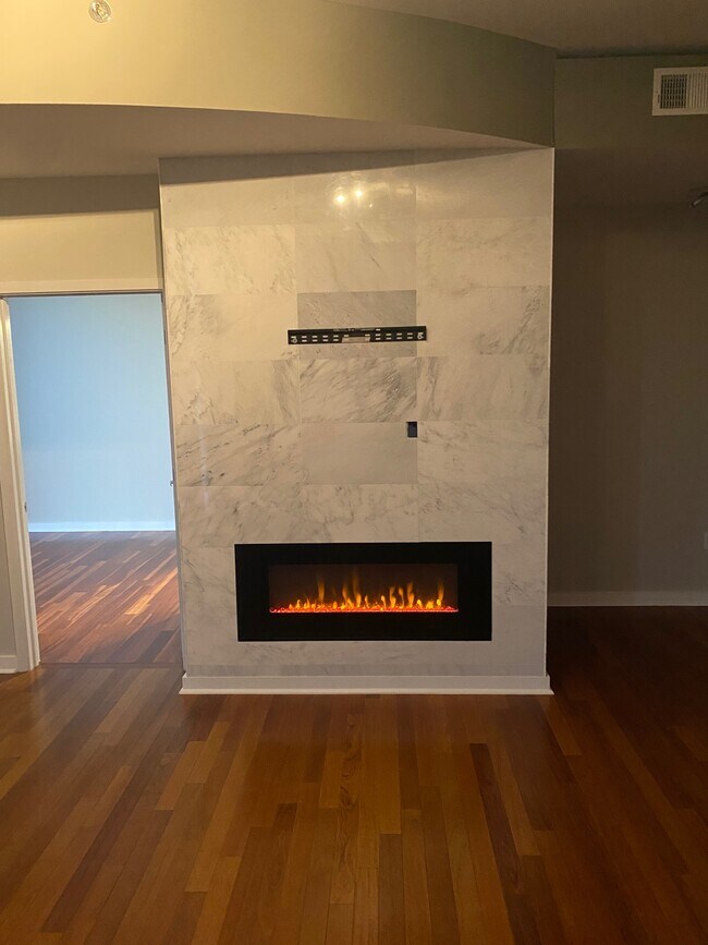 Fireplace in Living Room - 855 Peachtree St NE