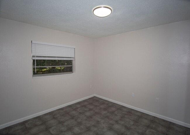 Photo - Charming 2/1 duplex with carport near Mill... House