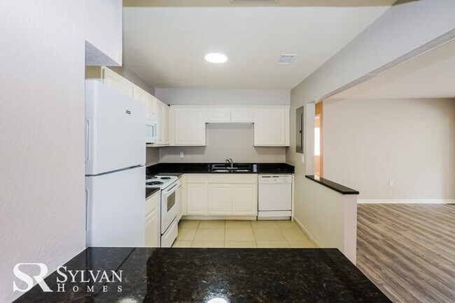 Building Photo - This adorable home is ready for you