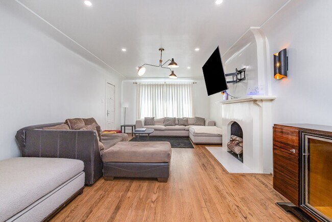 Foto del edificio - 4148 Normandy Ave