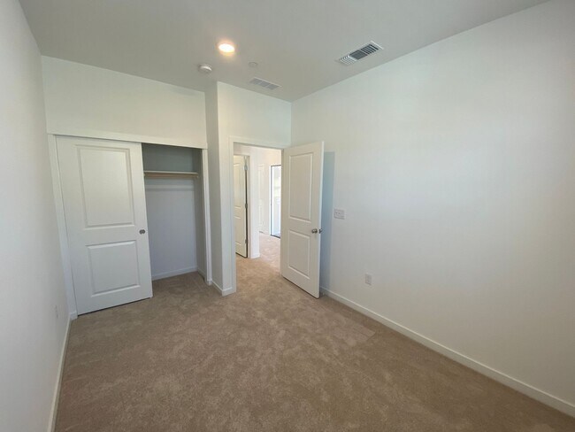 Foto del edificio - Brand New Build in Great Location and New ...