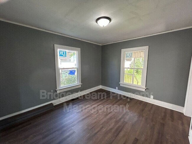 Building Photo - 33 E Shadyside Dr