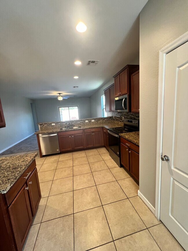 Foto del edificio - Your Dream Home on Sunflower Ln!