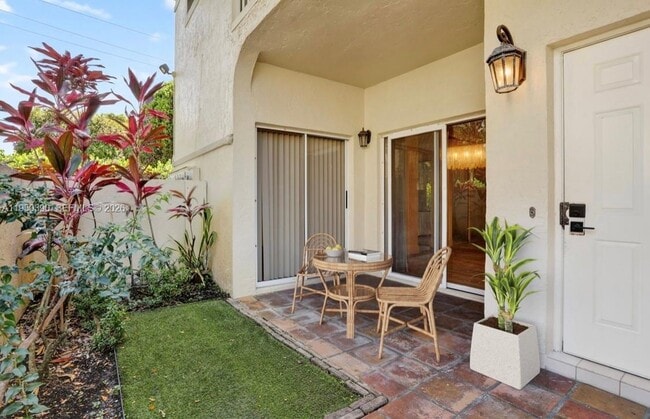 Foto del edificio - 6582 Via Regina