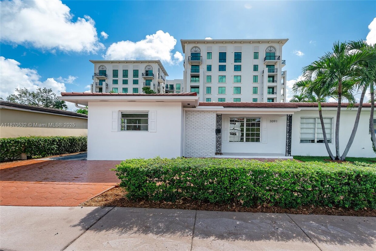 Foto principal - 3091 S Le Jeune Rd