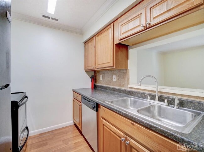 Foto del edificio - 1513 Ravens Crest Dr