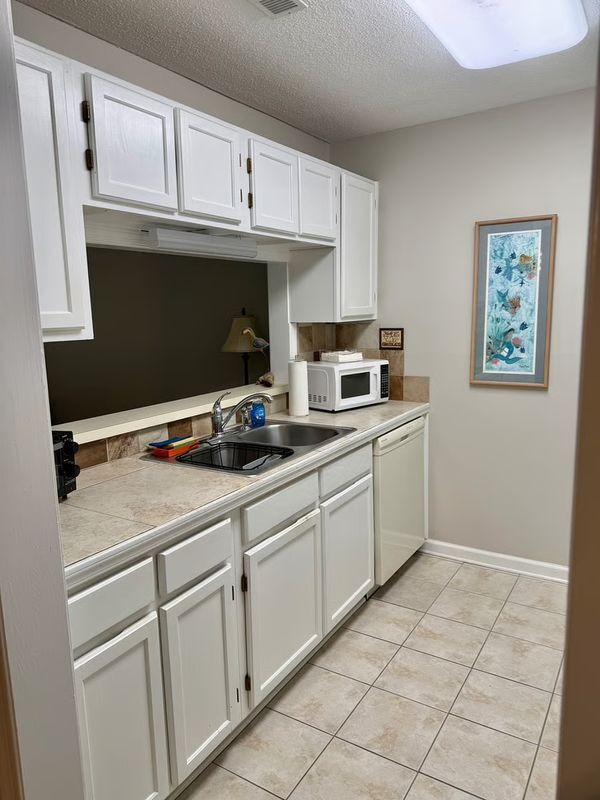 Building Photo - 4100 Sedgewood Dr
