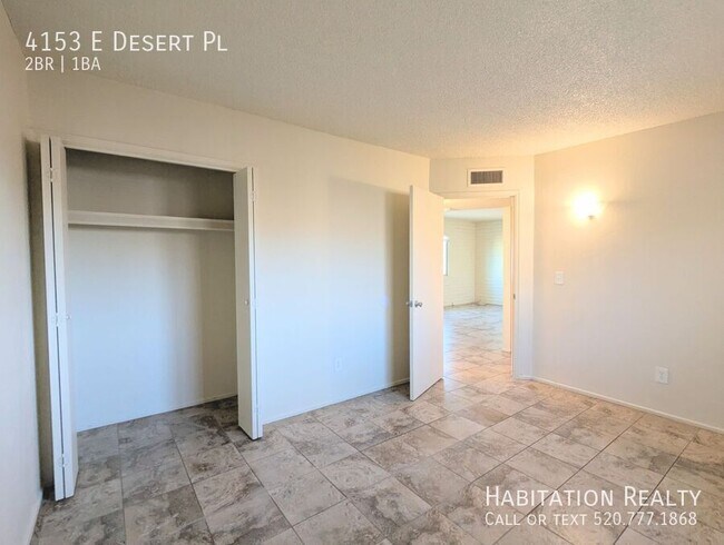 Foto del edificio - 4153 E Desert Pl