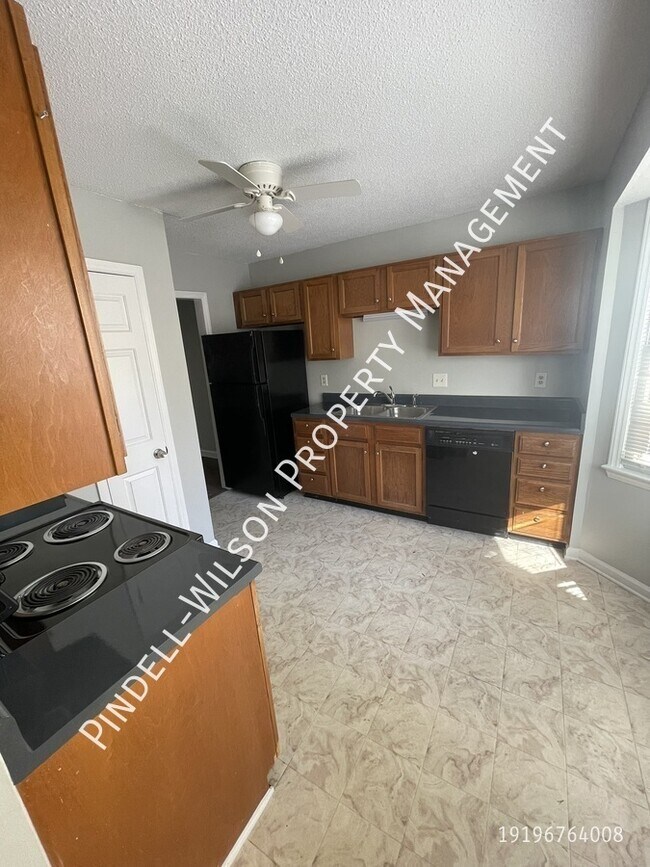 Foto del edificio - 6527 English Oaks Dr