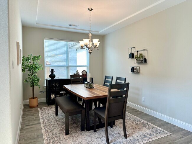 Foto del edificio - 7016 Elk Springs Dr