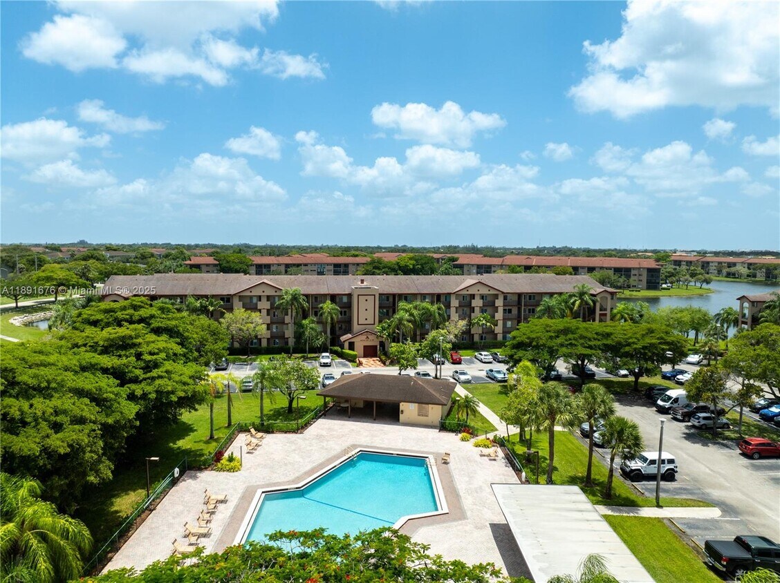 Foto principal - 13700 SW 11th St