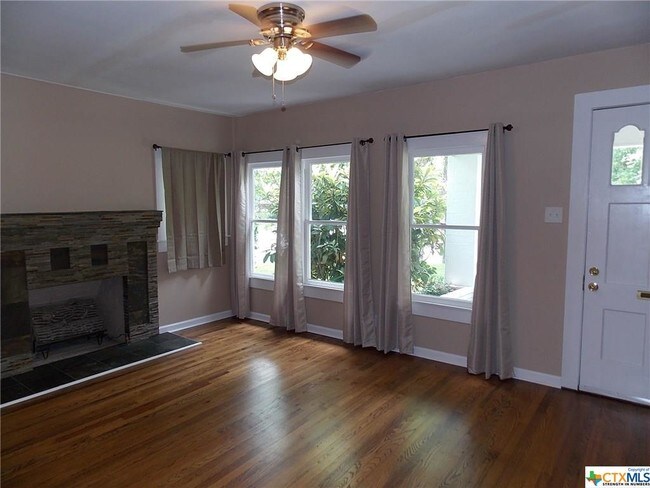 Foto del edificio - 1078 E Humphreys St