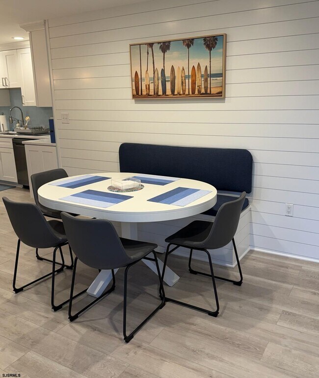 Foto del edificio - 9200 Monmouth Ave