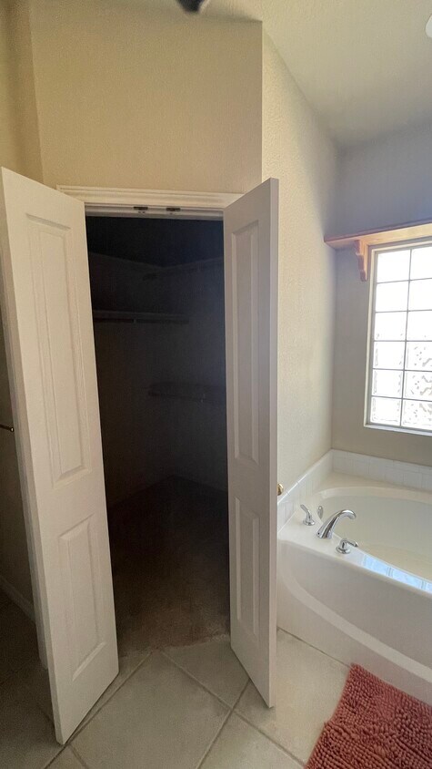 Foto principal - 3433 Chimney Rock Rd