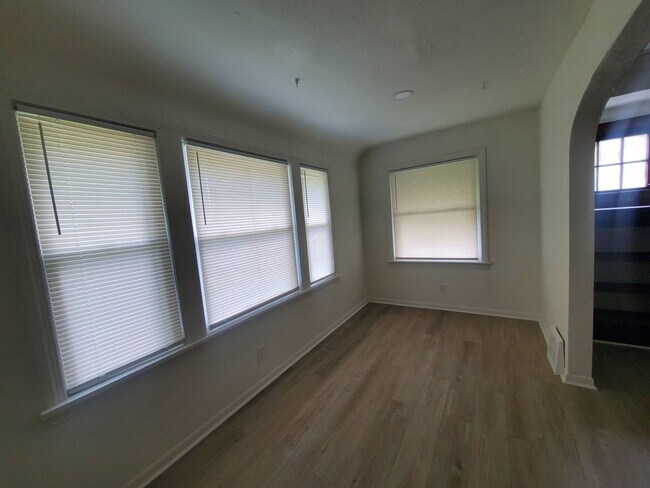 Foto del edificio - 13407 Puritas Ave