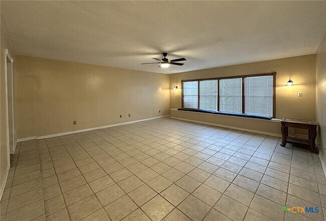 Building Photo - 2312 Guy Cir