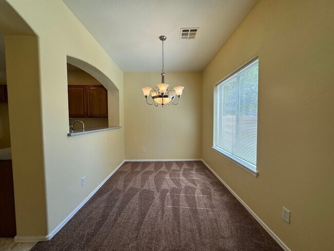 Foto del edificio - * $400 off move-in! Call today!!* Spacious 3 Bed Home with Office in Glendale - 2 Car Garage - Fr...