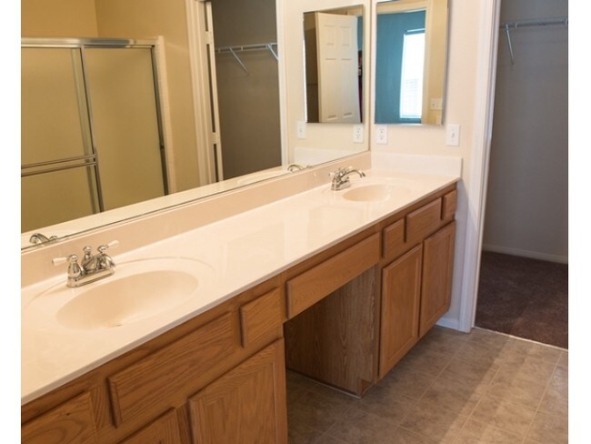 Foto del edificio - 6480 Bentley Wood Ct