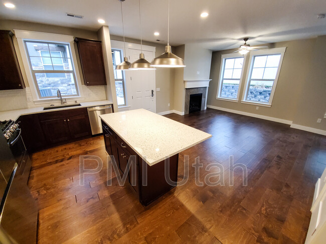 Building Photo - 268 E Sandy Sage Way