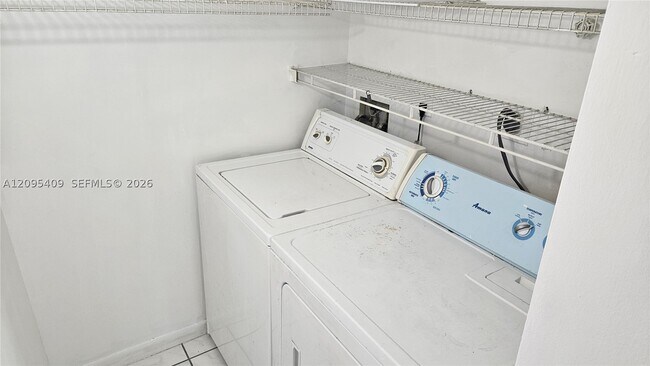 Foto del edificio - 2710 W 60th Pl