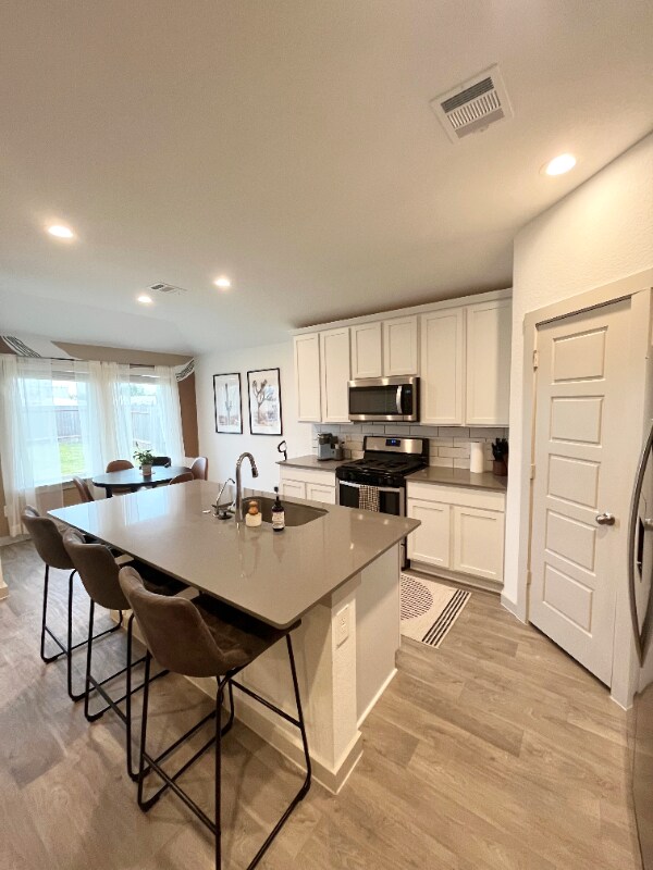 Building Photo - 8127 Buck Ln