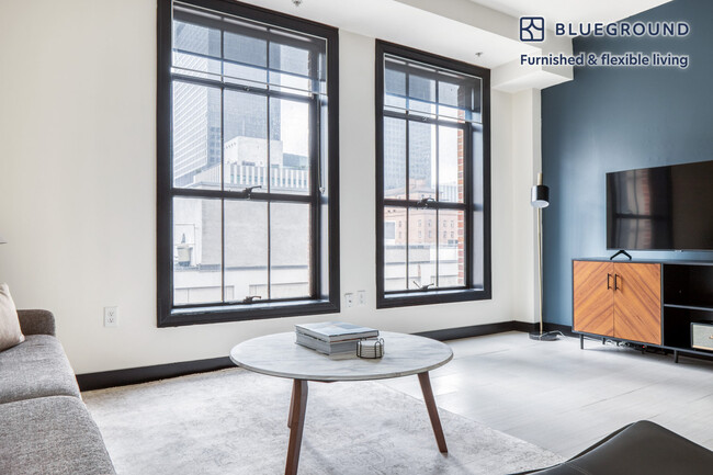 Foto del edificio - 609 S Grand Ave