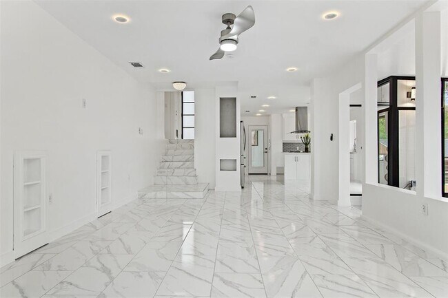 Building Photo - 1731 Elmwood Blvd