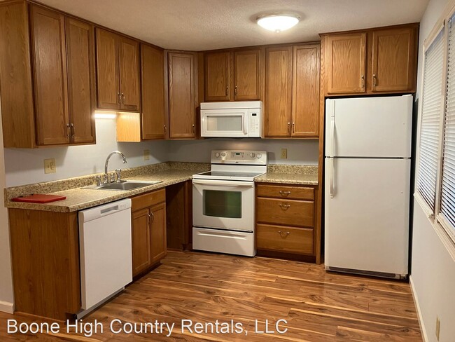 Building Photo - 2 br, 1 bath House - 218 Elk Hill Drive Un...