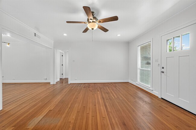 Foto del edificio - 2328 McClendon St